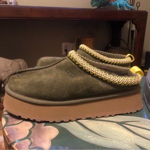 PRICE FIRM Ugg Green Tazz size 8 Slipper